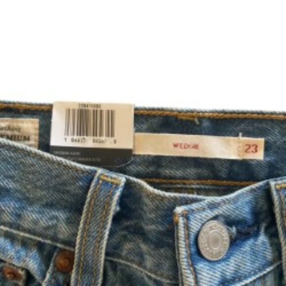 NWT Levi's Wedgie Fit Jeans 23 - Picture 2 of 5